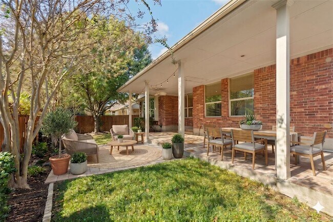 Building Photo - 2405 Speidel Dr