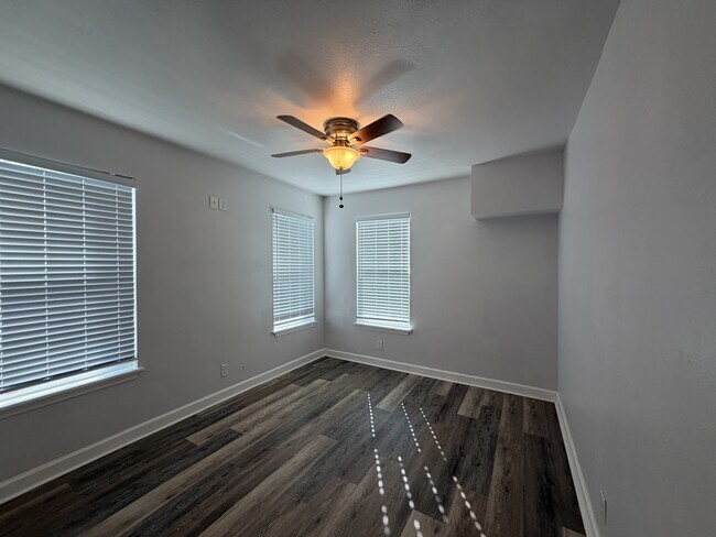 Building Photo - 3529 Topeka St