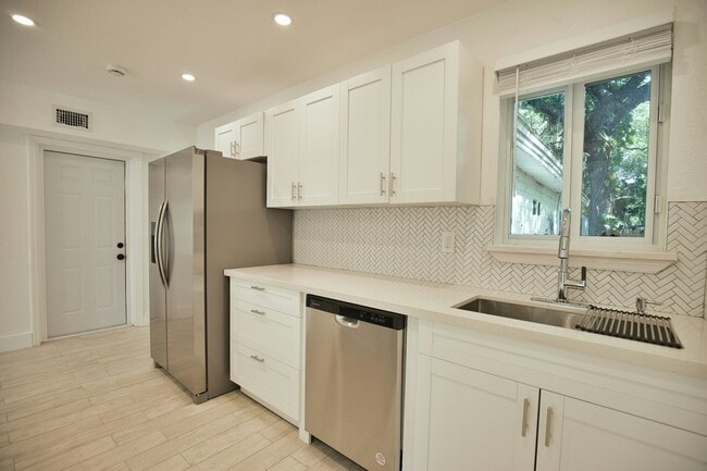 Building Photo - 1019 41st St