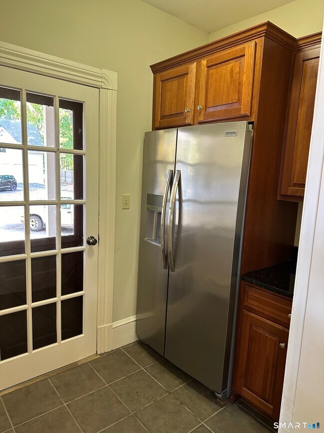 Building Photo - 380 N Main St