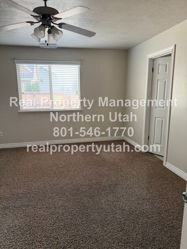 Building Photo - 3 Bedroom 2 Bath Home Now Available!
