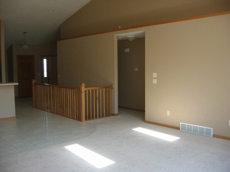 Building Photo - 605 Kramer Ln
