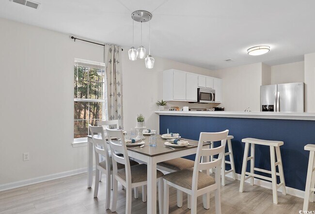 Building Photo - 1204 River Oaks Dr