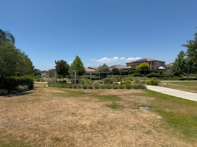 Building Photo - Beautiful Single Story House in New commun...