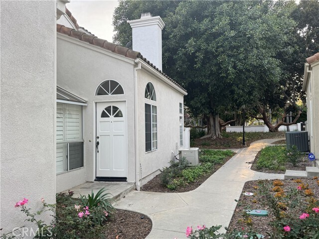 Building Photo - 27 Alcoba