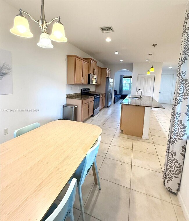 Building Photo - 1740 NW 21st St