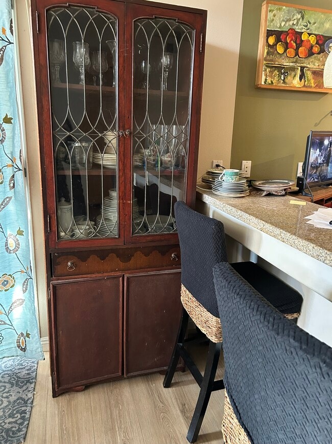 Building Photo - 319 W Shoshone St