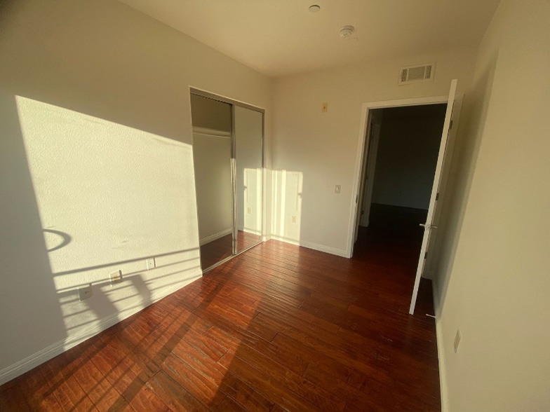 Building Photo - 332 S Virgil Ave