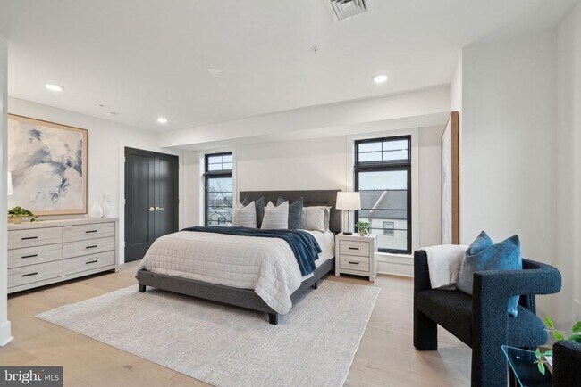 Building Photo - 7519 Ridge Ave