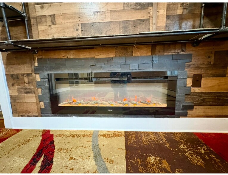 Building Photo - 51 Church St