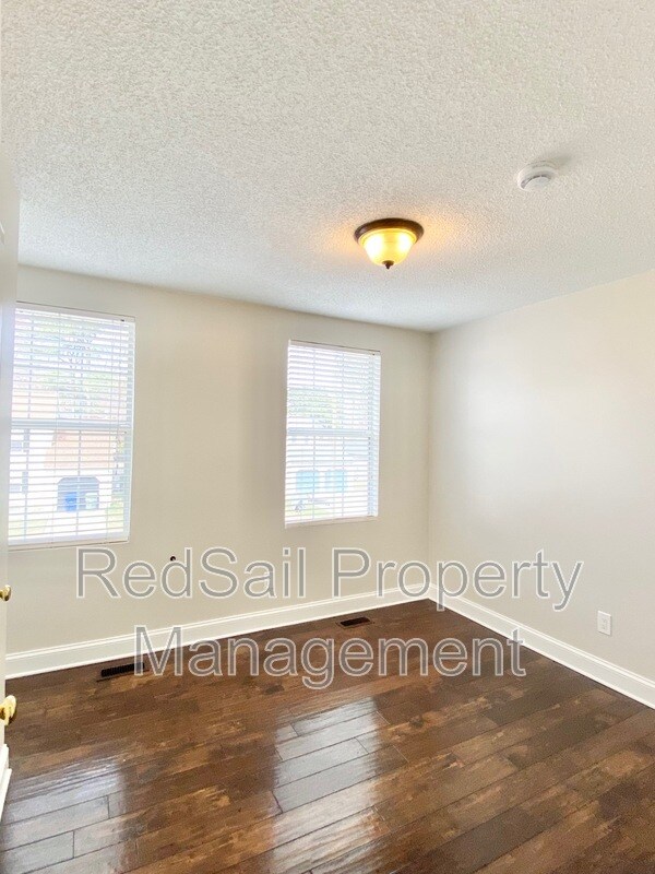 Building Photo - 710 Prince Ct