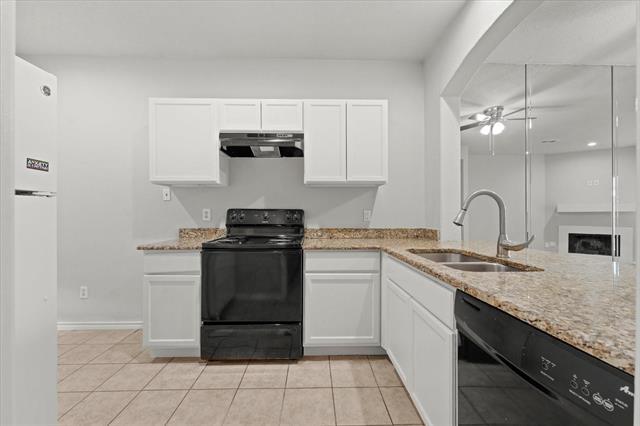 Building Photo - 3550 Country Square Dr