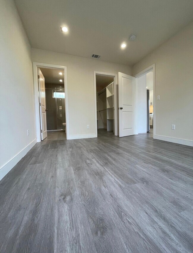 Master bedroom - 14197 Ten Acres Ct