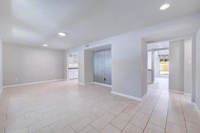 Building Photo - 10408 Doering Ln