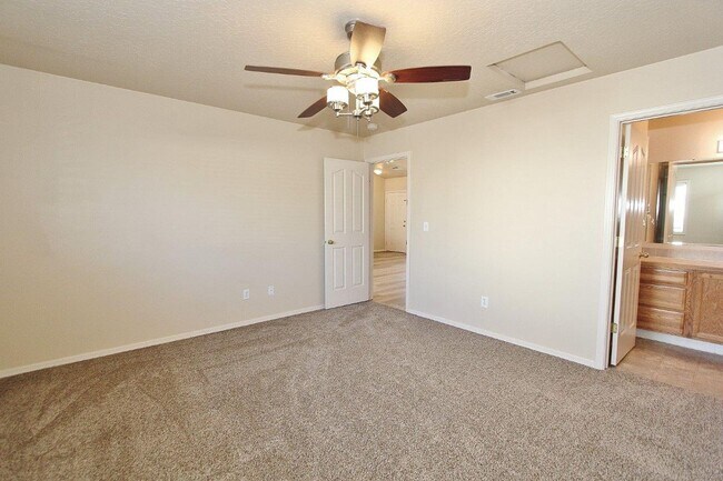 Building Photo - Immaculate Single-Level Home