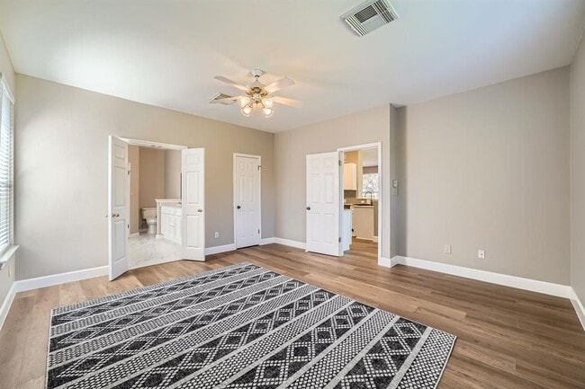 Building Photo - 15013 Doria Dr