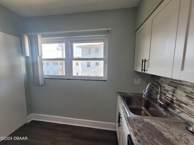 Building Photo - 500 S Beach St