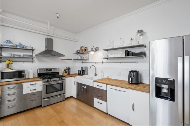 Building Photo - Industrial Chic 3bed/3bath loft style cond...