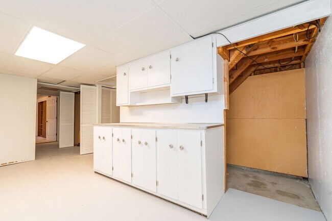 Building Photo - 204 19th Ave NW