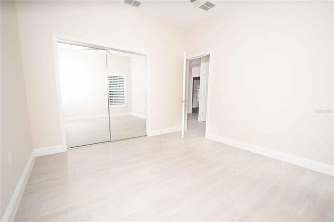 Building Photo - 4995 NE 125th Lp