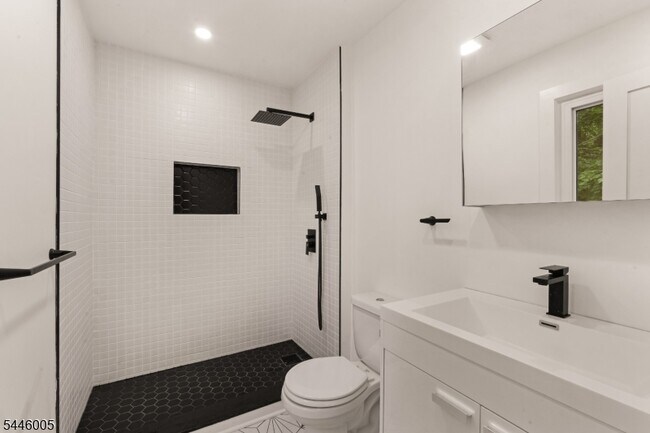 Building Photo - 5E Somerset Hills Village