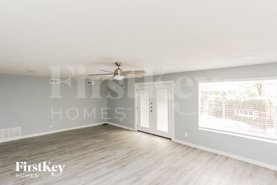 Building Photo - 3208 Kiest Hill Dr