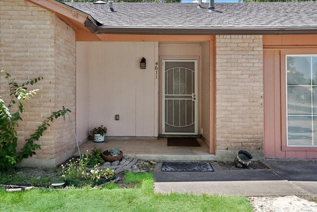 Building Photo - 4611 Cedargrove Dr