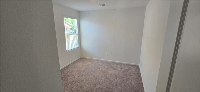 Building Photo - 2109 E Crystal Dr