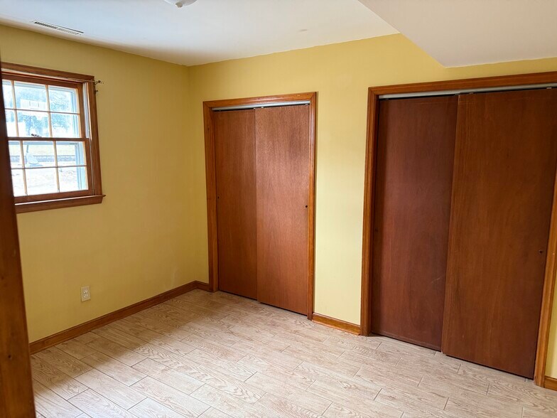 Building Photo - 448 Lake Ave