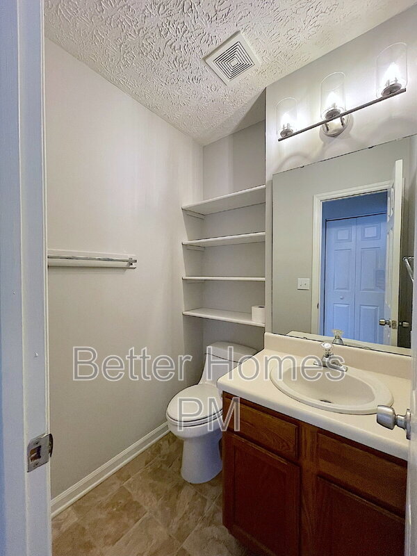 Building Photo - 3208 Mango Dr