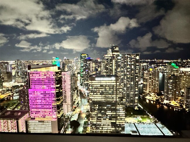 Building Photo - 950 Brickell Bay Dr