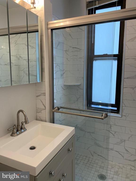 Building Photo - 135 S 19th St