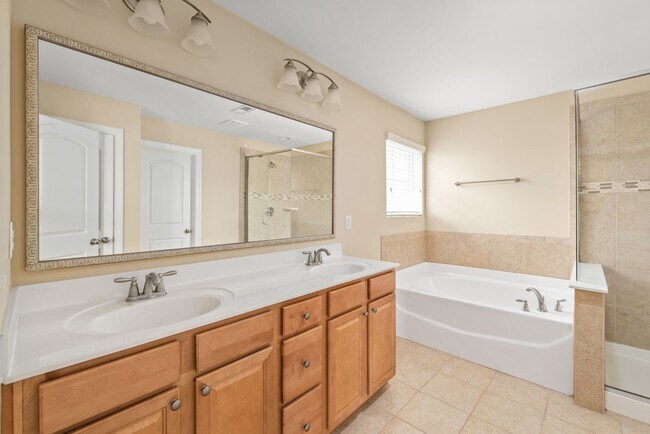 Building Photo - (Coming Soon) 5 Bedroom Brick Home in Matthews!