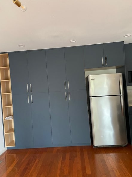 Building Photo - 553 Merritt Ave