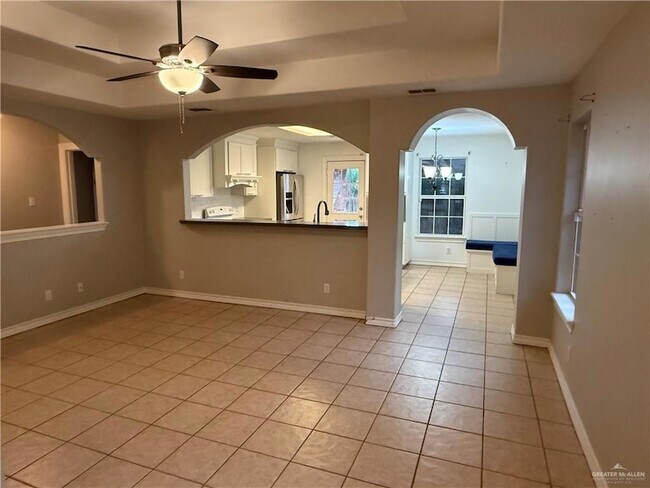 Building Photo - 3836 Frontier Dr