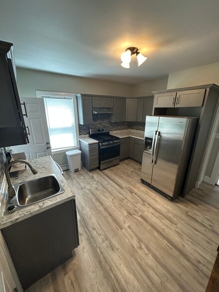 Kitchen - 125 Calverley St