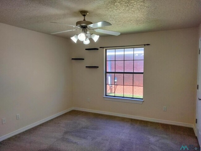 Building Photo - 2620 Fred Daugherty Dr