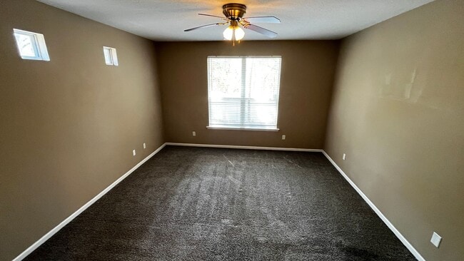 Building Photo - 4 bed / 2.5 bath in Middleburg