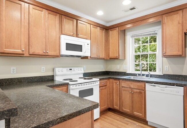 Building Photo - BEAUTIFUL NEWER SINGLE FAMILY HOME NEAR VCU