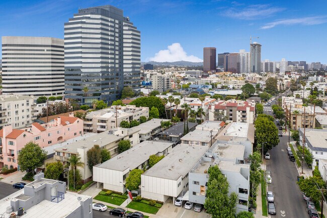 Building Photo - 1246 Wellesley Ave