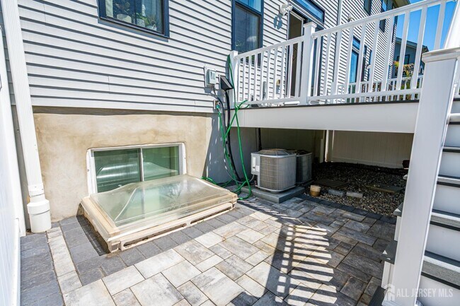 Building Photo - 14 Hyacinth Ln