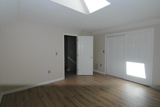 Building Photo - 11 Ventura Cir
