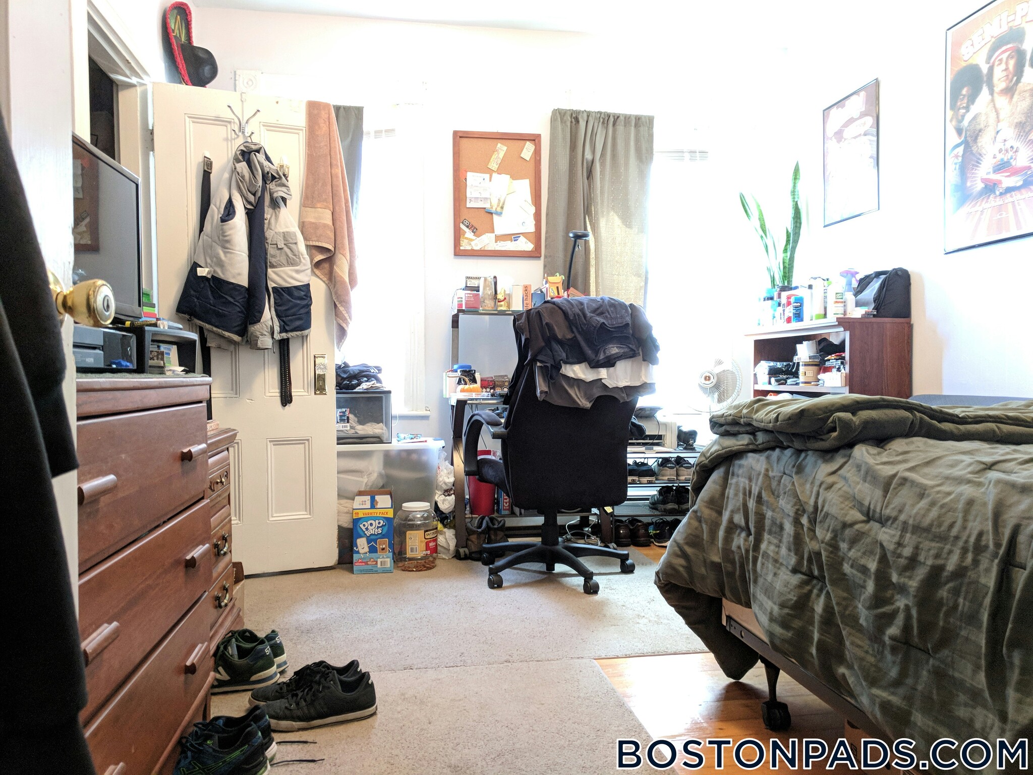 Building Photo - 168 Hillside St