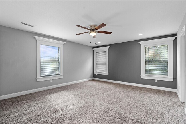 Building Photo - Move-In Ready Luxury in Island Point Estates