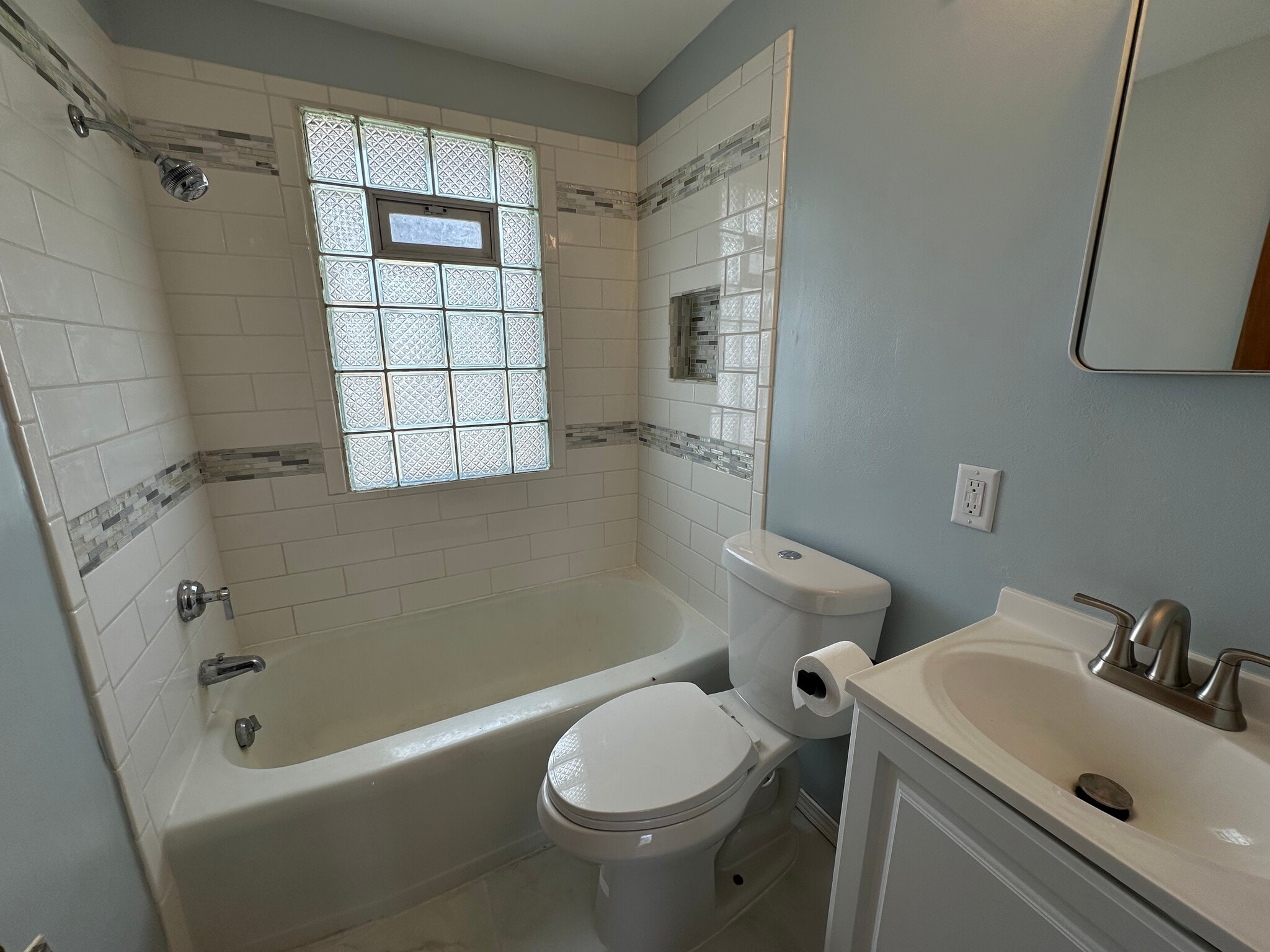 Bathroom - 3138 S Clement Ave