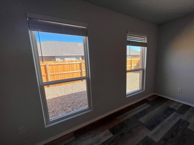 Building Photo - 5606 Jarvis St