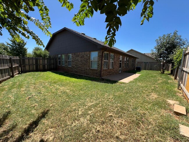 Building Photo - ?CHARMING EDMOND HOME IN THE VALENCIA NEIG...