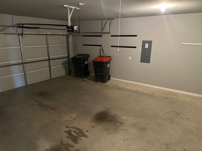 Building Photo - Available Now! Modern 3-Bedroom, 2-Bathroom Home in Legendary Subdivision near Shaw Elementary