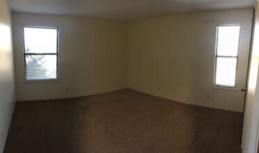 Building Photo - "Charming 1-Bedroom Condo Retreat with Fireplace and Washer and Dryer in Aurora's Apple Tree East...