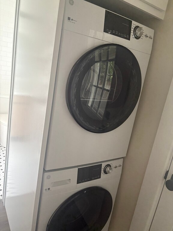 Building Photo - 14 Fairview St